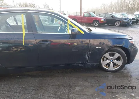 2007 BMW 525Xi z USA, uszkodzony, nr VIN WBANF33537CW70788